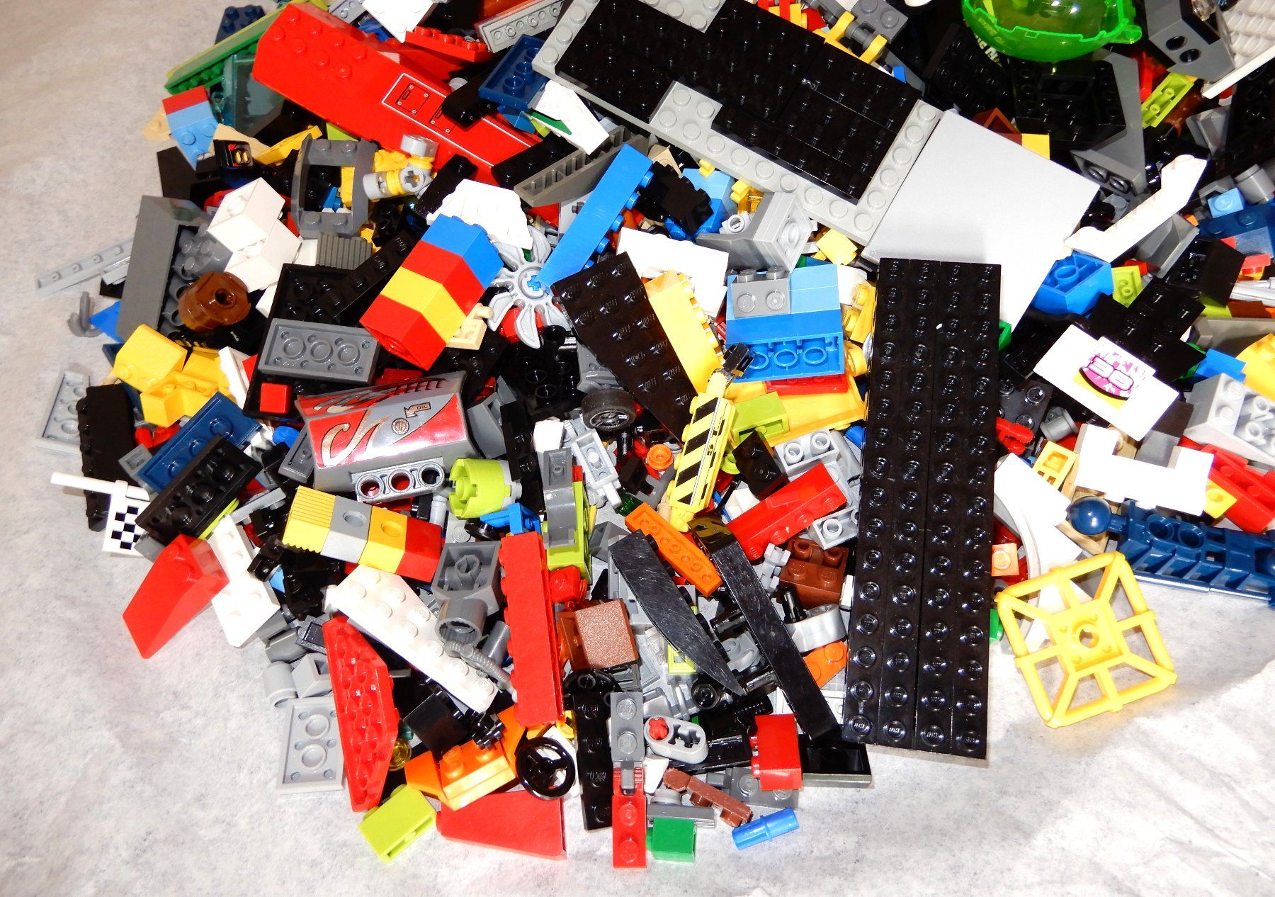 Lego Kit di costruzioni: LEGO Technic diverse 2,4 Kg mit6 Minifiguren – Usato da Senèdes venduto da tintinette43 3