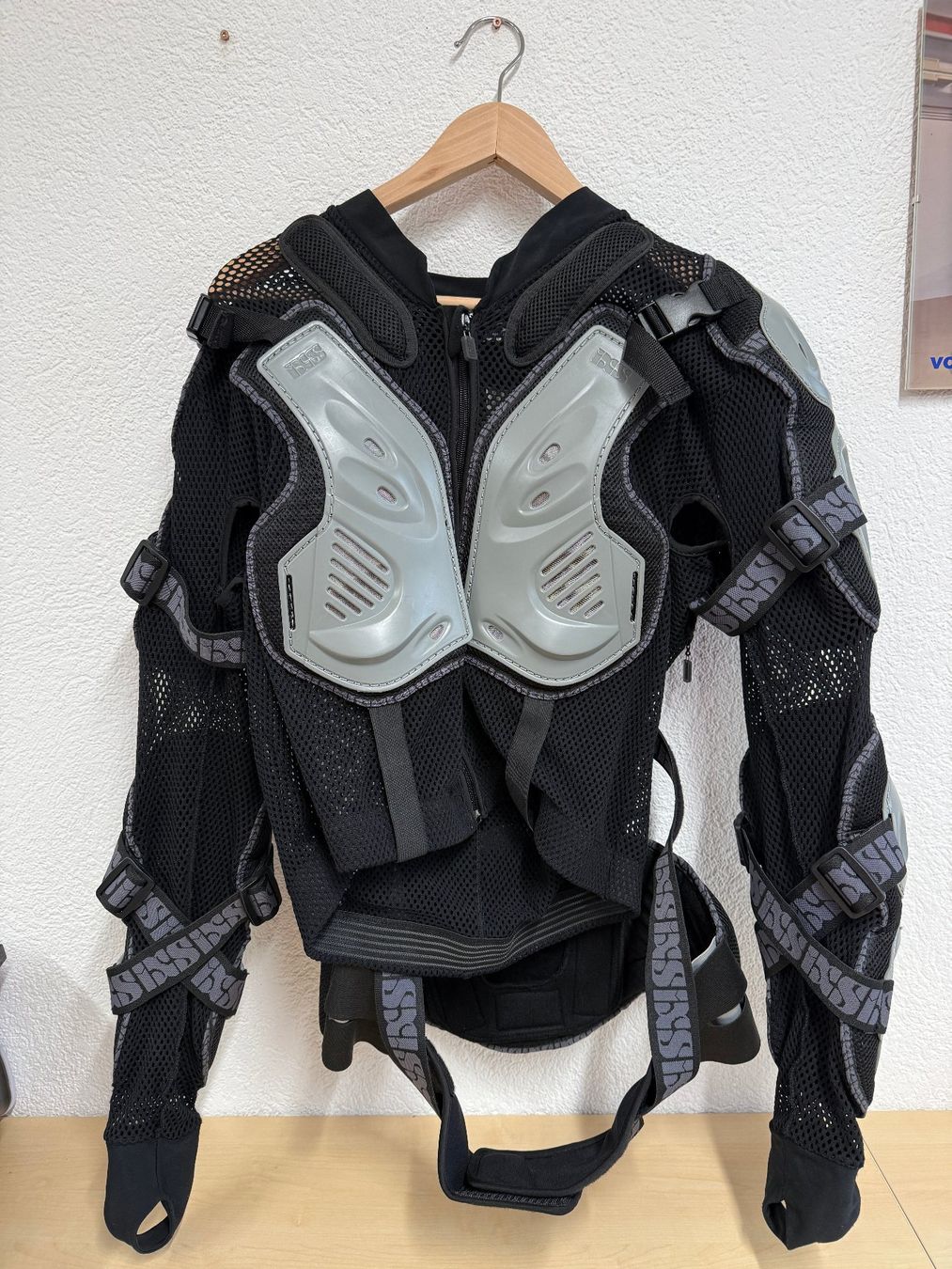 IXS Protezioni & Imbottiture: IXS Downhill-/Motocross-Protektorenjacke – Usato da Neuendorf venduto da Vonarb100 2