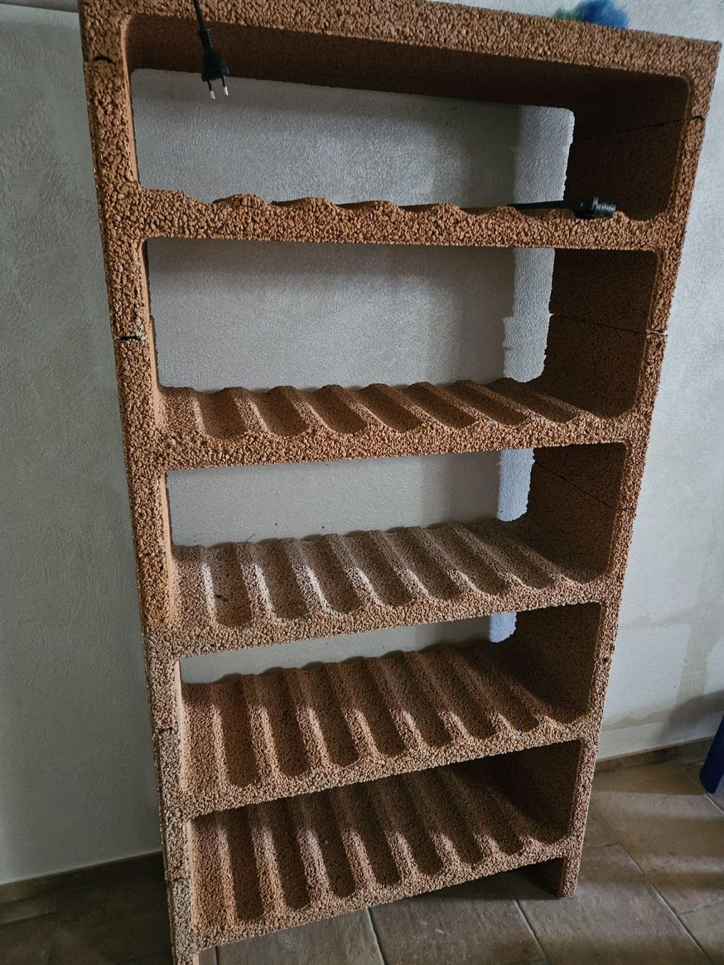 Étagères: Weinregal ab 1Fr. – D'occasion à Gommiswald par Sottotone