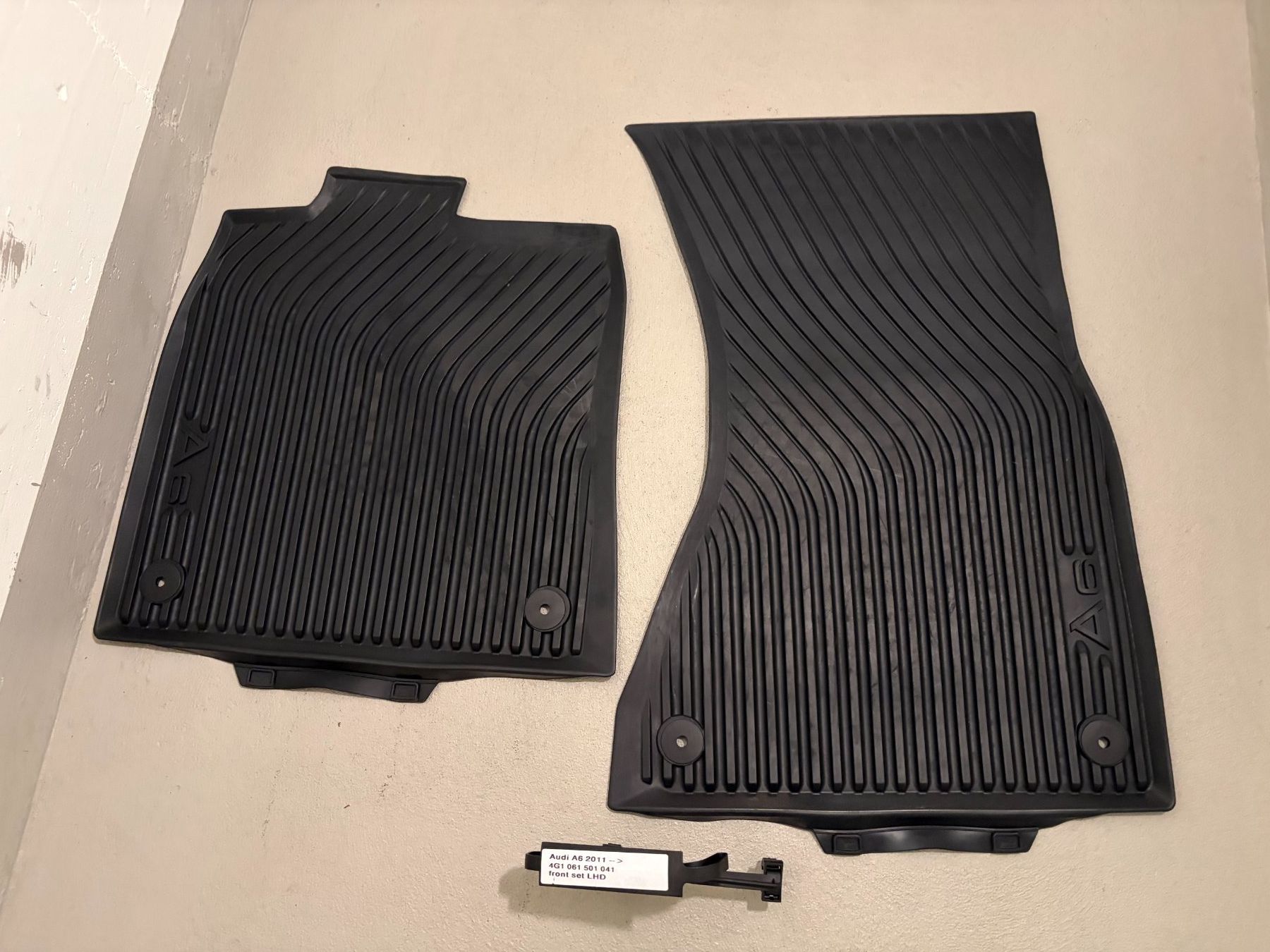 Audi Tappeti & Tappetini: Fussmatten Gummi Audi A6 2011 LHD Front Set – Usato da Bülach venduto da meverick