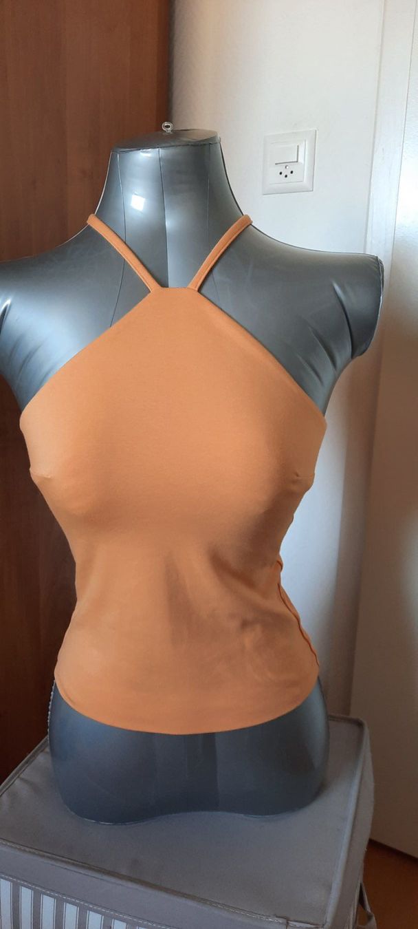 Kookai Top: Kookai, top (Nola) – Nuovo (secondo la descrizione) da Lussery-Villars venduto da pousinete02