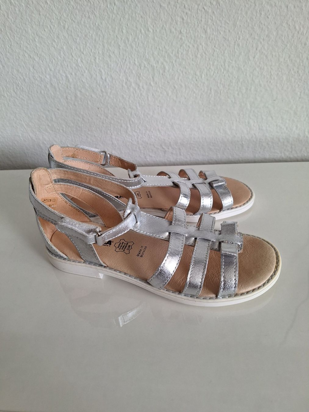Scarpe per ragazze: Sommer Sandalen, silber, Gr. 34, Mädchen, NEU – Nuovo (secondo la descrizione) da Worb venduto da nfsolutions 1