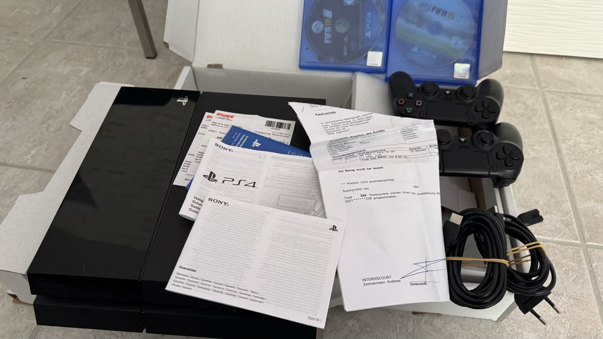 Sony Konsolen: Playstation Ps4 512gb slim 2x Controller  inkl. 2 Stück Cont – Gebraucht aus St.Gallen von gauwo 1