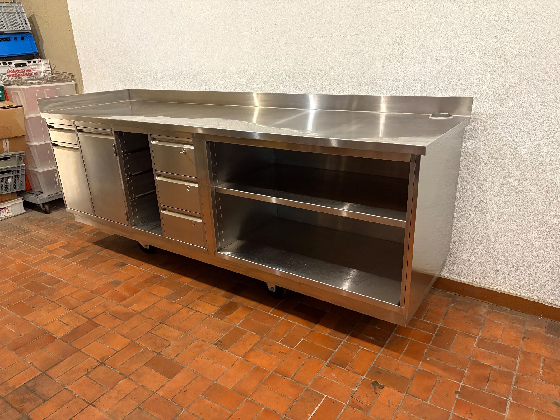 Cucine complete: Gastro Edelstahlmöbel Arbeitstisch – Usato da goldau venduto da G.app 1