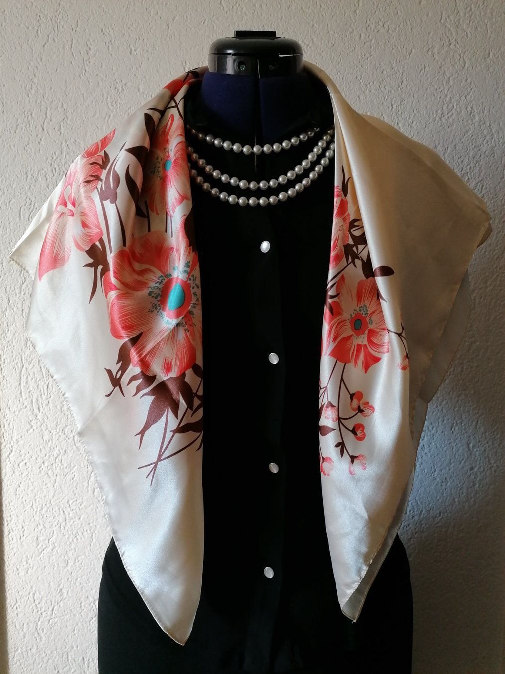 Foulards & écharpes: Schönes Seidentuch, Blumenmuster, apricot-creme – Neuf avec emballage d'origine à Zollikofen par Blackie