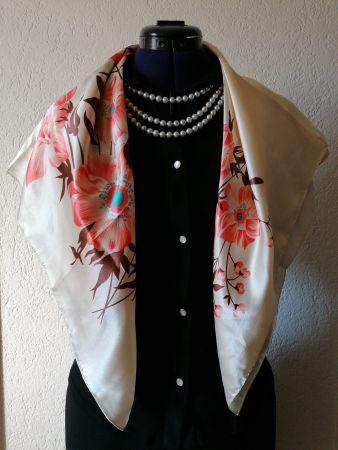 Edles Tuch in Seidenoptik, Blumenmuster, apricot-creme