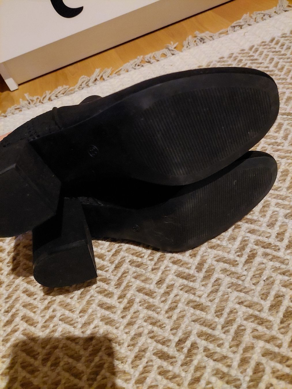 Scarpe da donna: Schwarze Winterstiefeletten, Gr. 39 – Usato da Giswil venduto da TinaLockheart 3