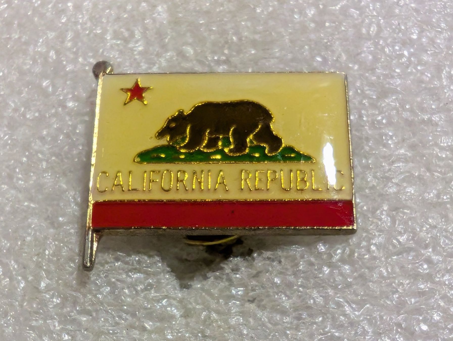 Placchette & Badge: Ansteckpin 214: California – Usato da Oppligen venduto da Pin-Fall-Shop