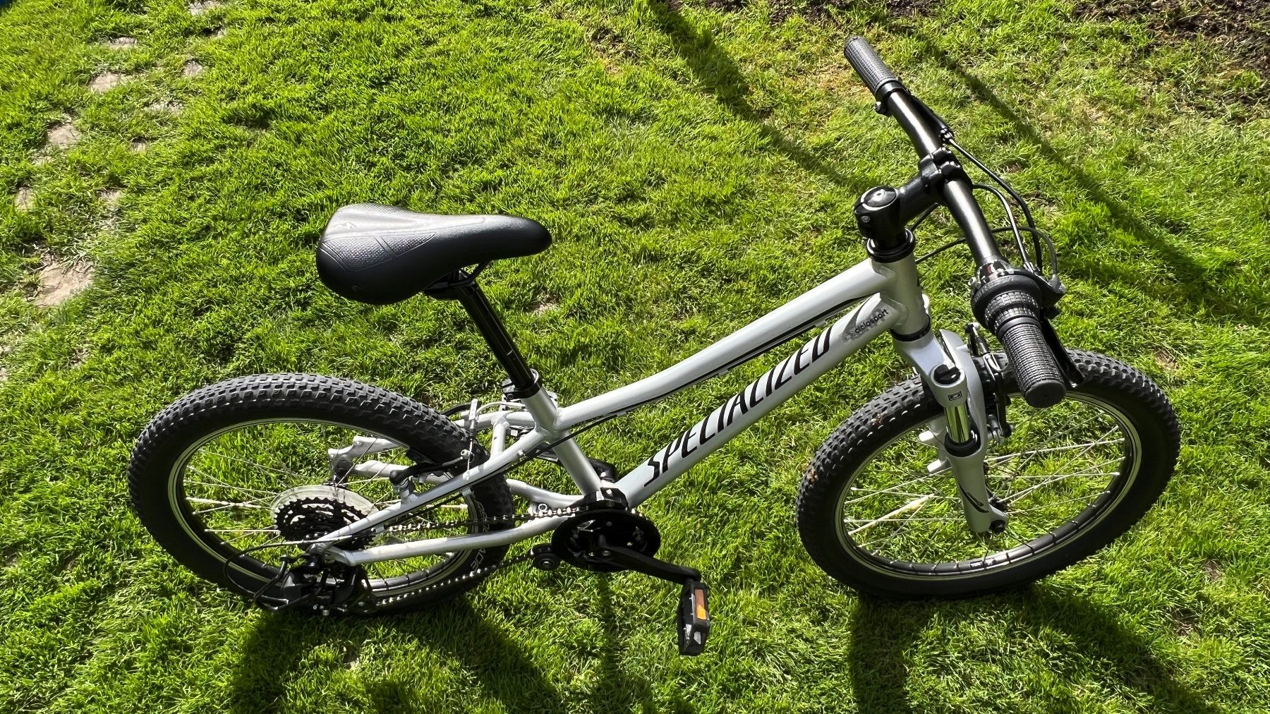 Specialized Velos: Kinder Mountainbike Kid Specialized Hotrock 20" – Gebraucht aus Niederurnen von bueKingvest