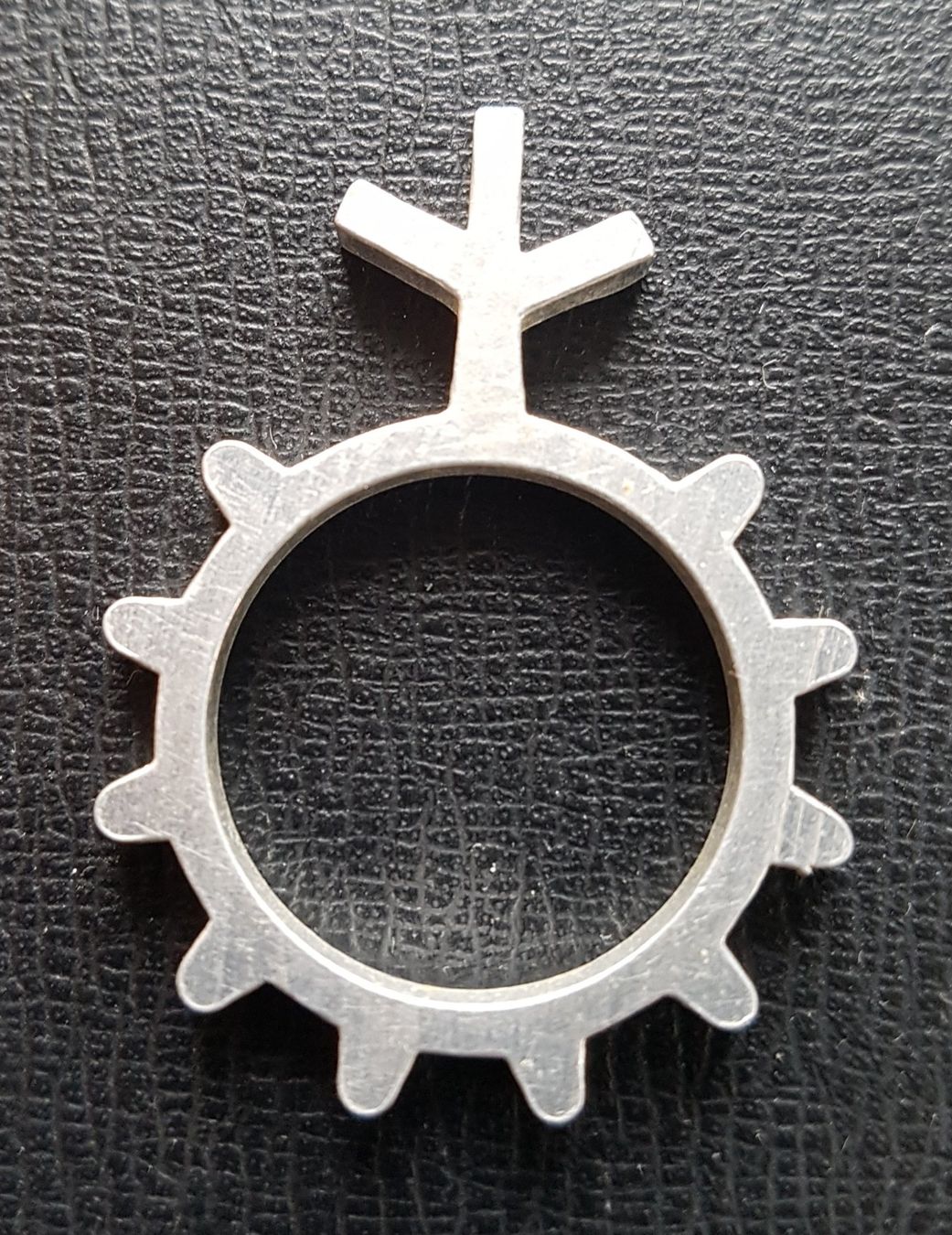 Bagues: Ring Bague mit Symbol – D'occasion à Tavannes par Cire