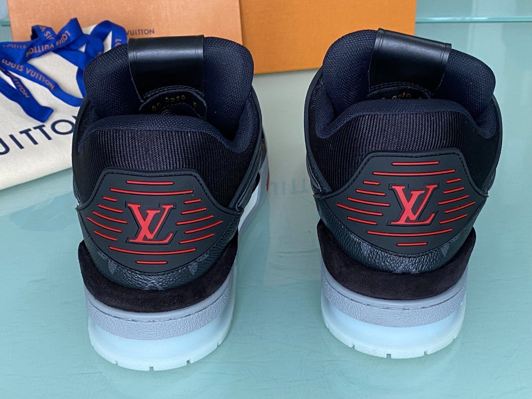 Louis Vuitton Scarpe da uomo: LOUIS VUITTON Eclipse Monogramm Leder Mid Sneakers 43.5 NEU – Nuovo e nell'imballaggio originale da Kreuzlingen venduto da kruezbiz 9