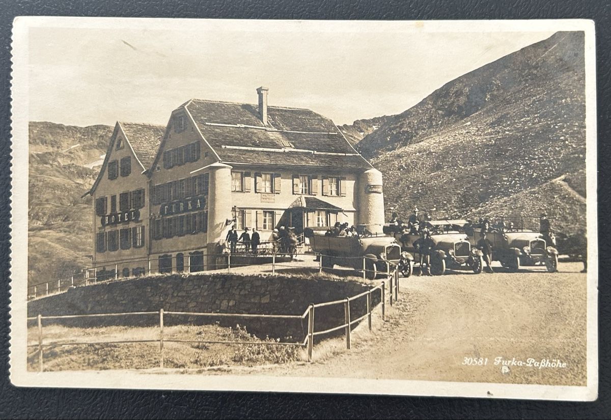 Cartoline postali: Fotokarte Furka Passhöhe mit Oldtimer  – Usato da Horw venduto da Tellbub