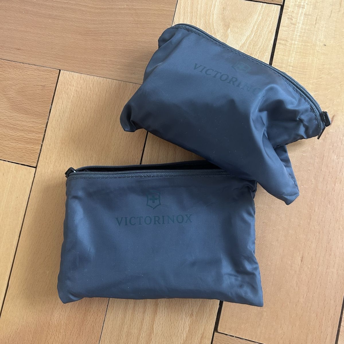 Penna & Evidenziatori: Textilstifte Set mit 2 Victorinox Mäppchen, Top Zustand – Usato da Zürich venduto da julia.h__ 2