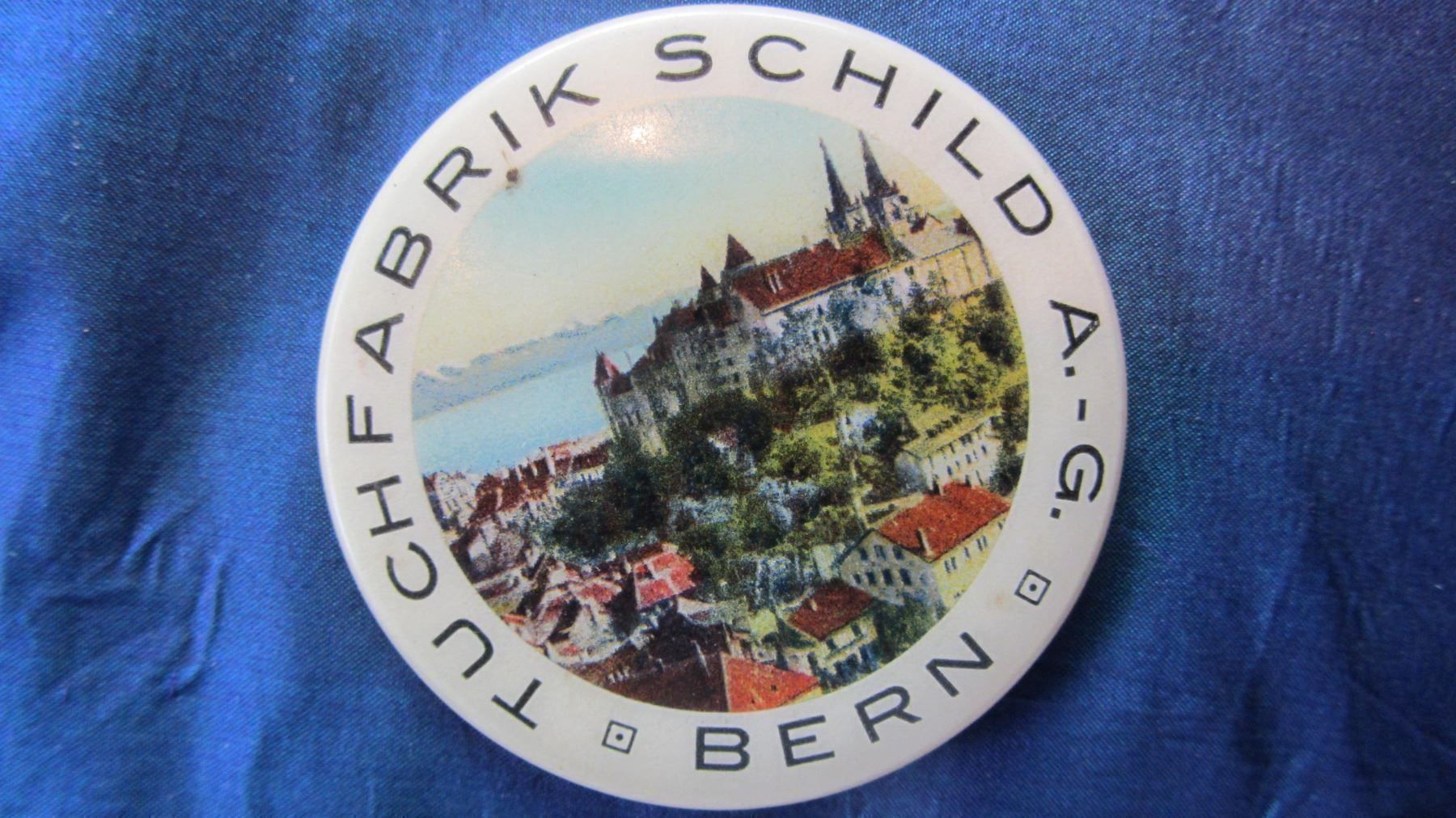 Insegne: SCHILD AG TUCHFABRIK - Neuenburg - antik – Usato da Krattigen venduto da markus63 3