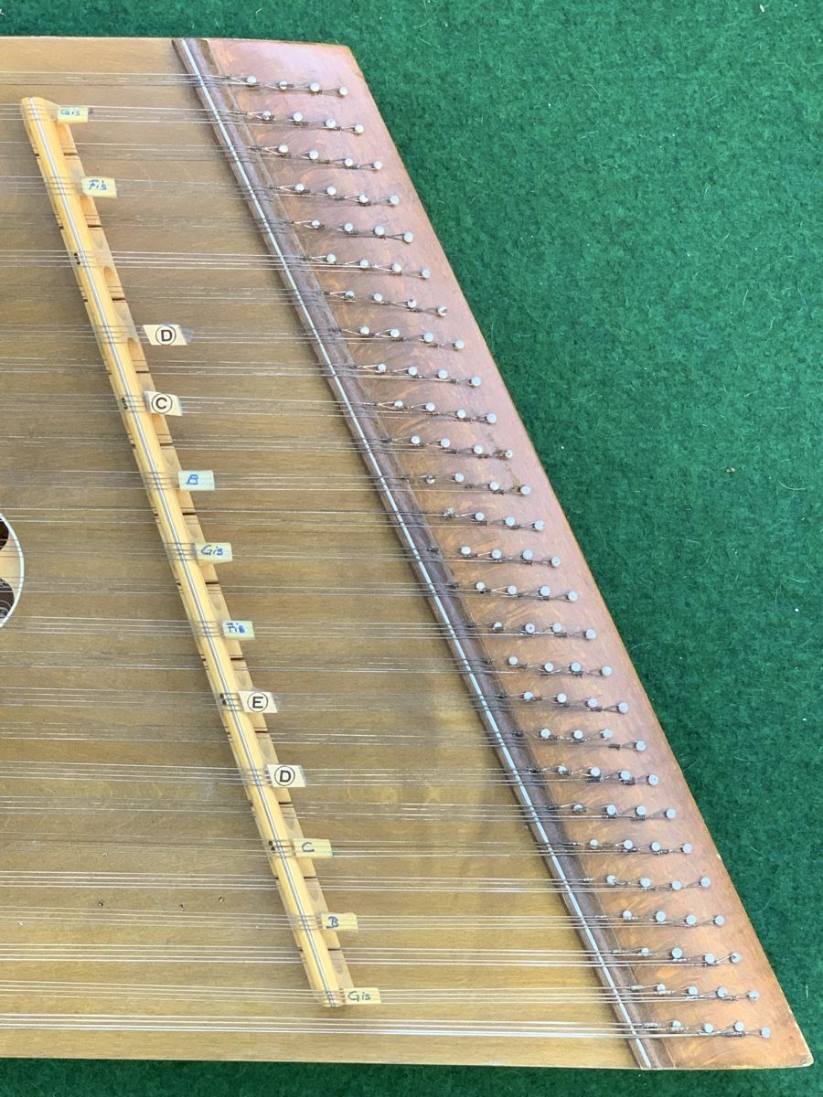 Strumenti musicali: Hackbrett „Musima“ mit Koffer  – Usato da Wangen b. Olten venduto da Finolino28 4
