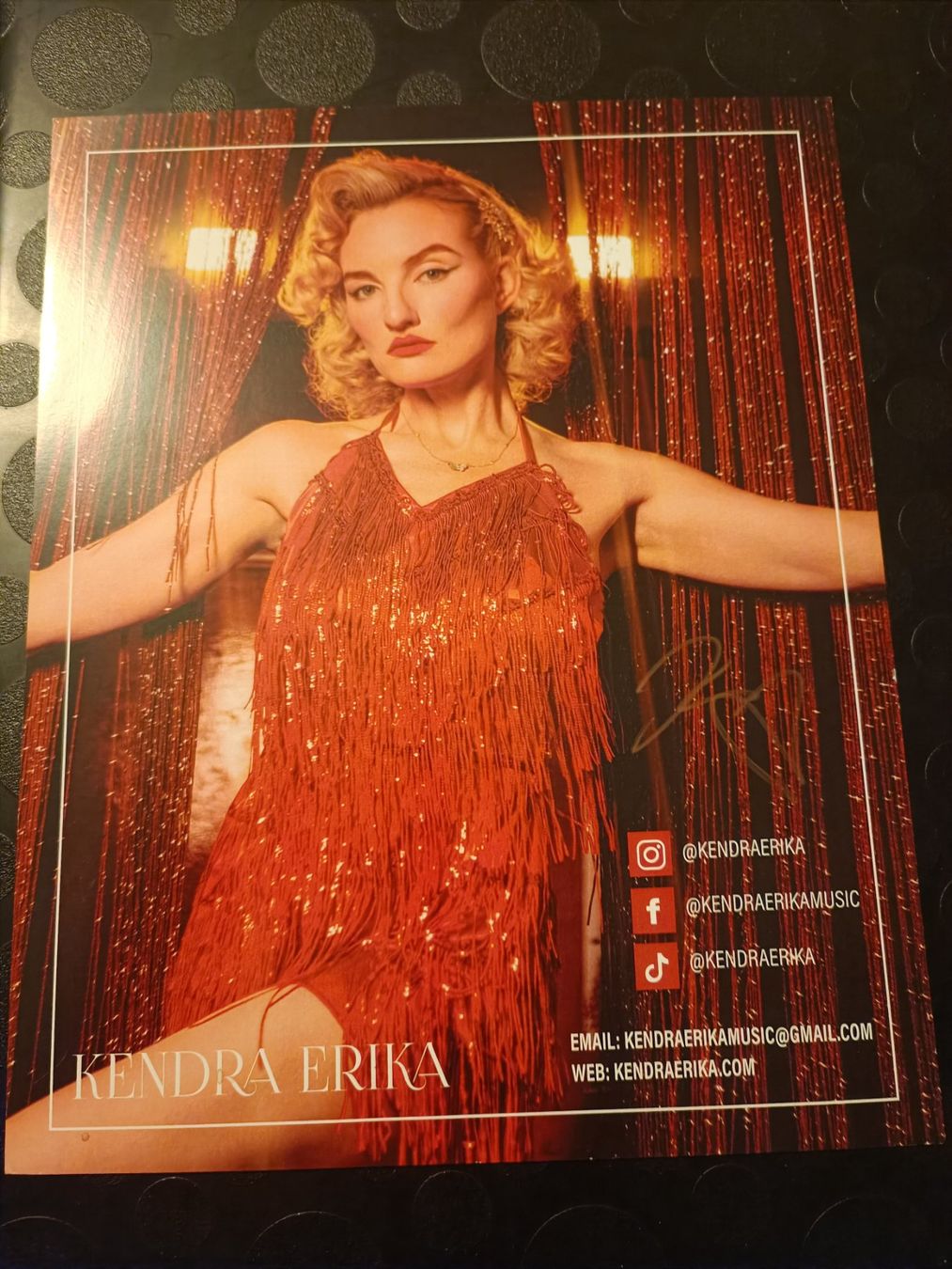 Autografi: Kendra Erika - US Musikerin - handsigniert – Usato da Menziken venduto da Artographs
