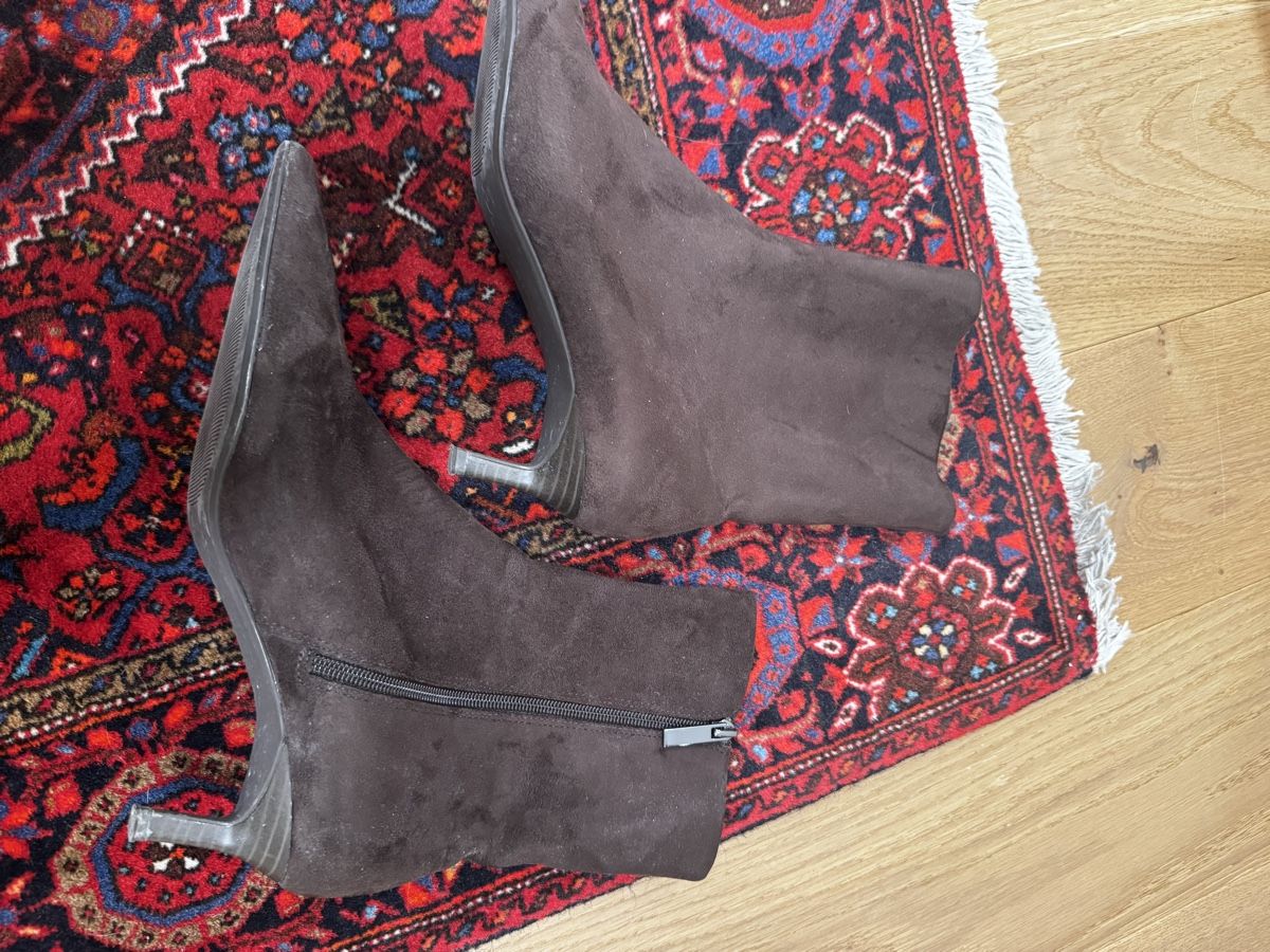 Bershka Scarpe da donna: Suede Stiefeletten  – Usato da Schaan venduto da kri_tsw8 2