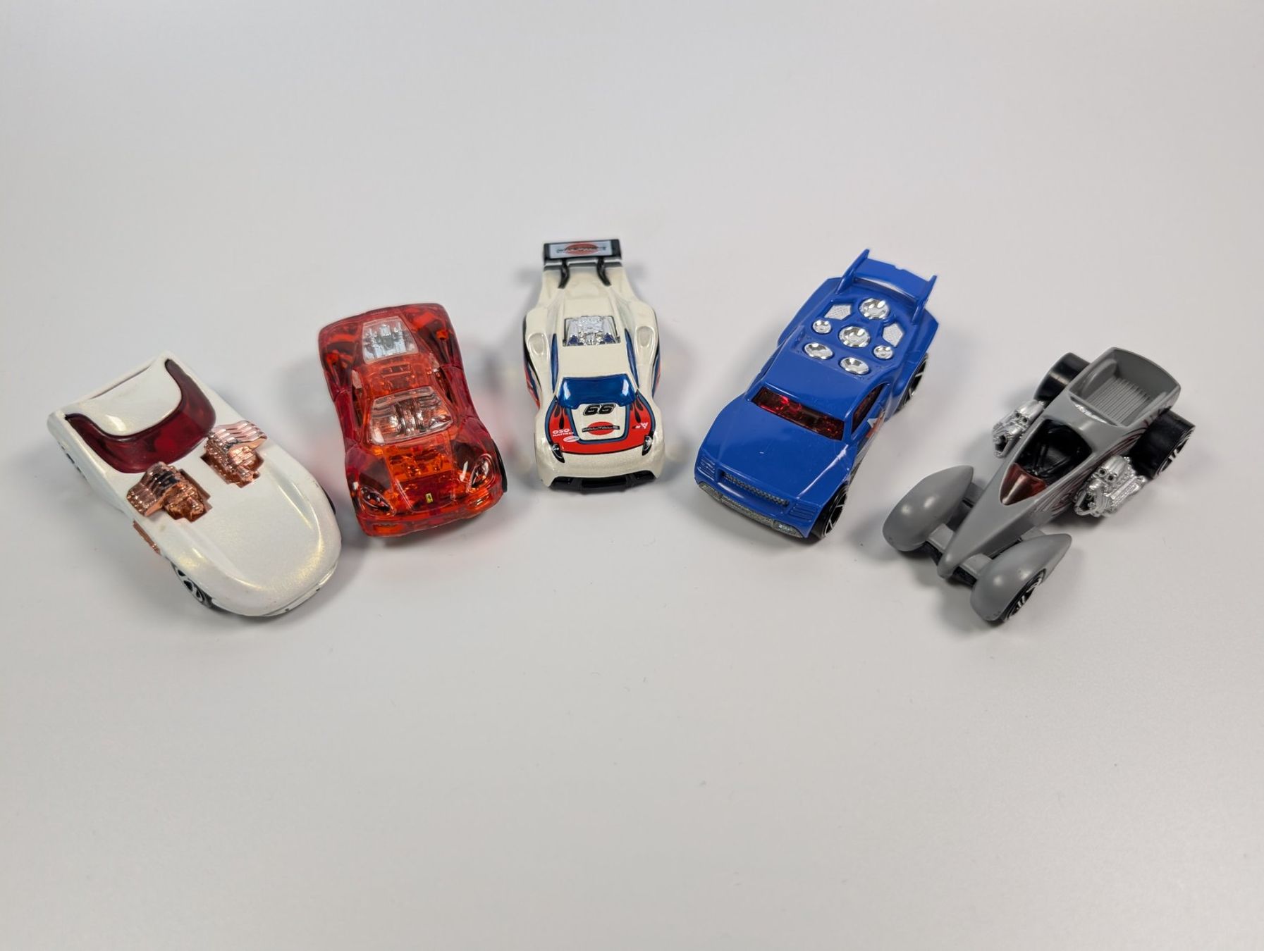 Hot Wheels Modellini d'auto: Hot Wheels Autos, 5 Stk, retro – Usato da Ostermundigen venduto da TradeLab