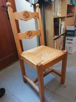 4 chaises en bois massif sculpté, paille tressée