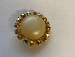 Broche vintage élégante avec perle et strass dorés ✨