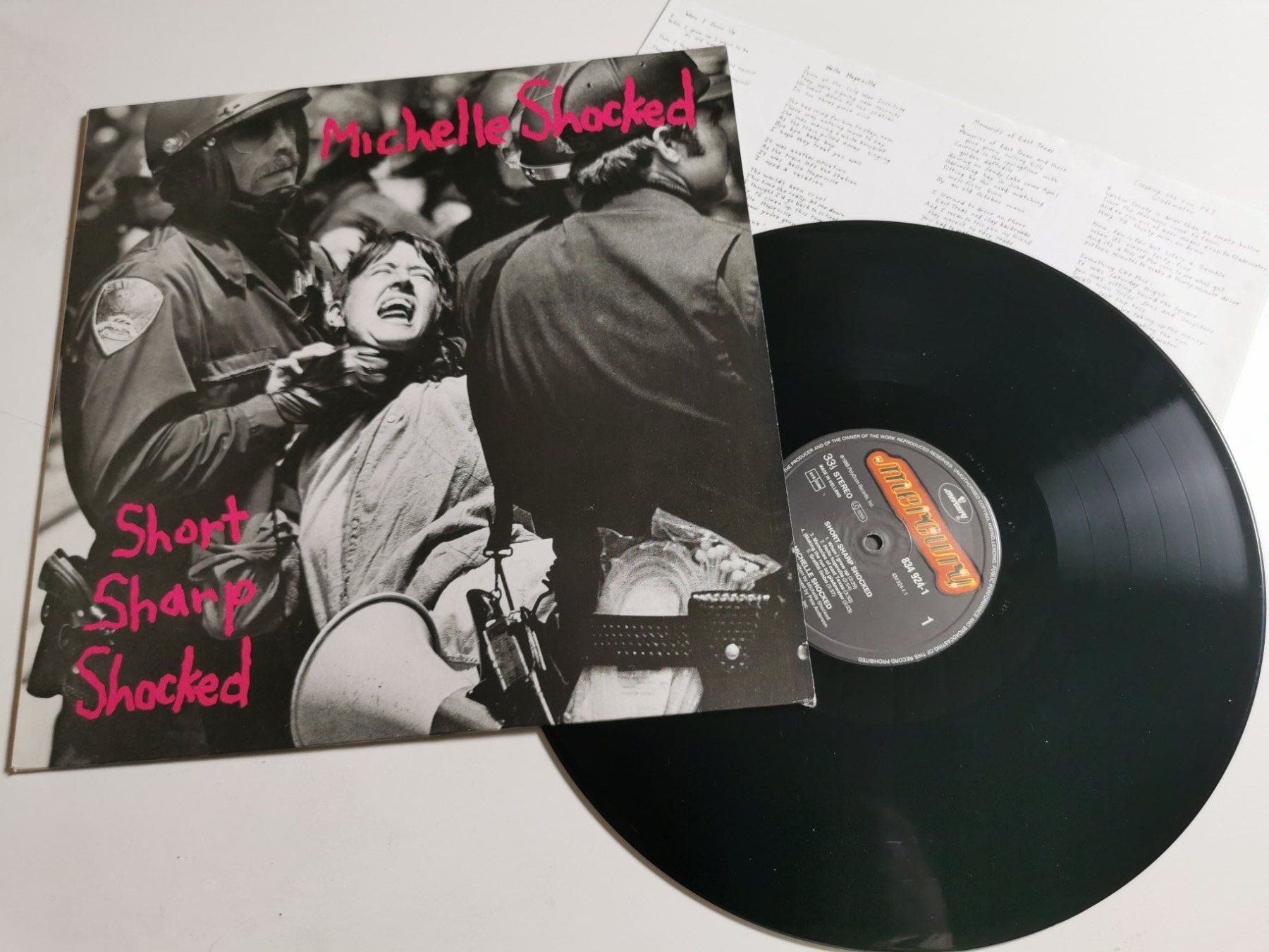 Dischi in vinile: MICHELLE SHOCKED - SHORT SHARP SHOCKED – Usato da Grafenried venduto da House-of-Oldies