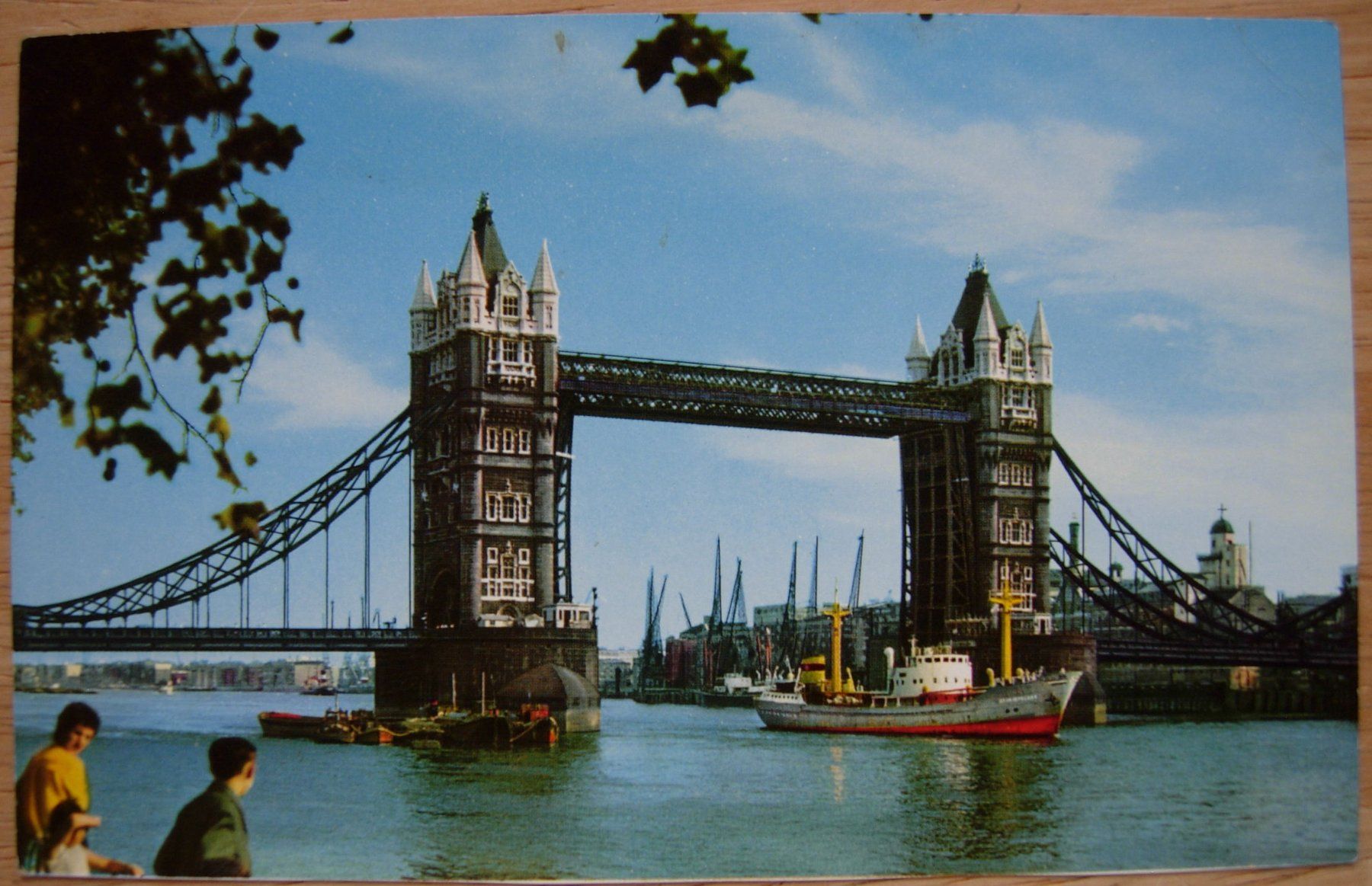 Cartes postales: Ansichtskarte ungelaufen - Tower Bridge London mit Schiff – D'occasion à Dübendorf par rumpumpel