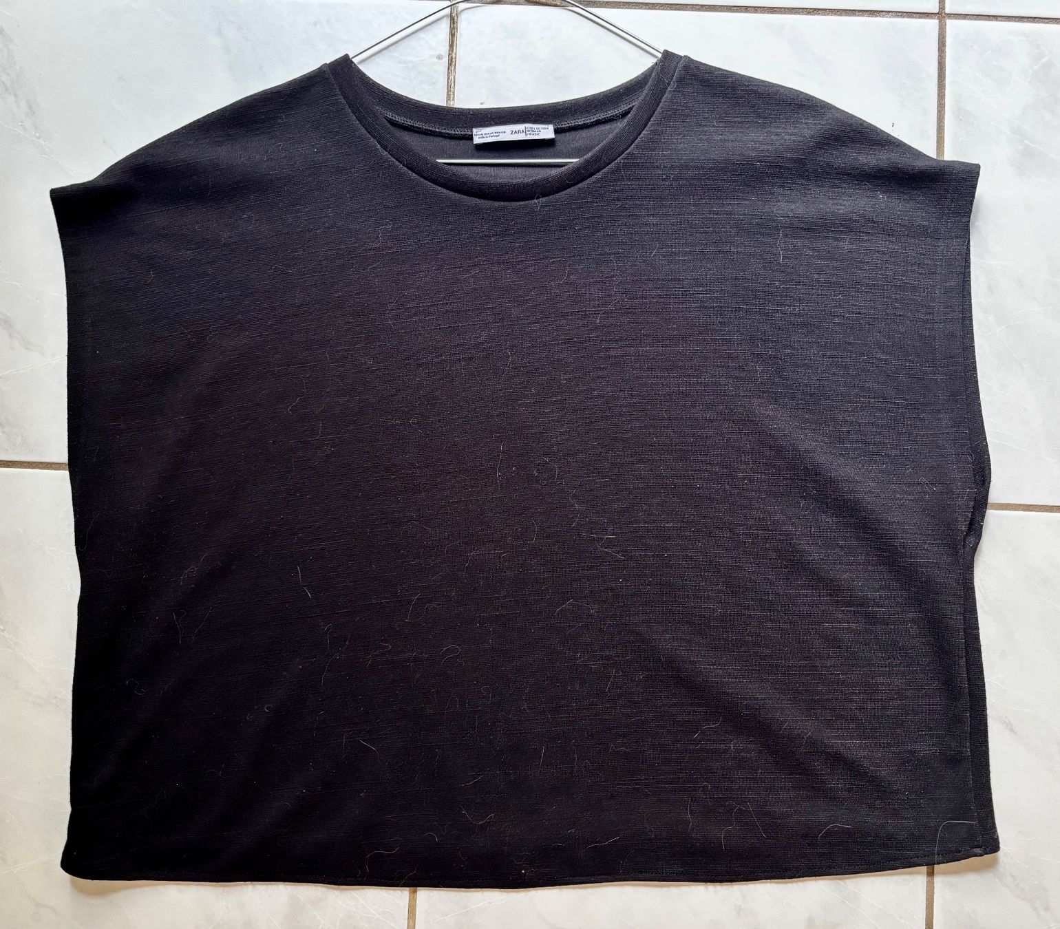 Zara T-shirts: Zara black cropped top Size M – D'occasion à Füllinsdorf par MaiiaM