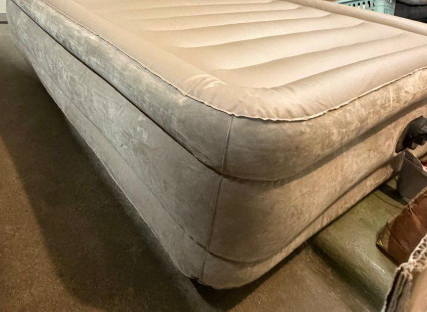 Letti: Intex Doppelbett 2m auf 1.70 m – Usato da Appenzell venduto da marvdo 2