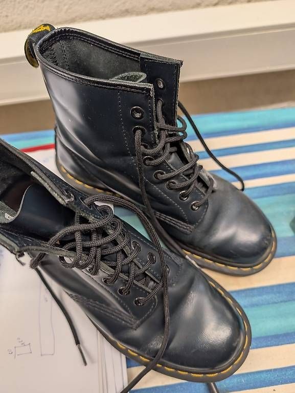 Herrenschuhe: docmartens schwarz grösse 39 – Gebraucht aus Kiesen von Laura._ 2