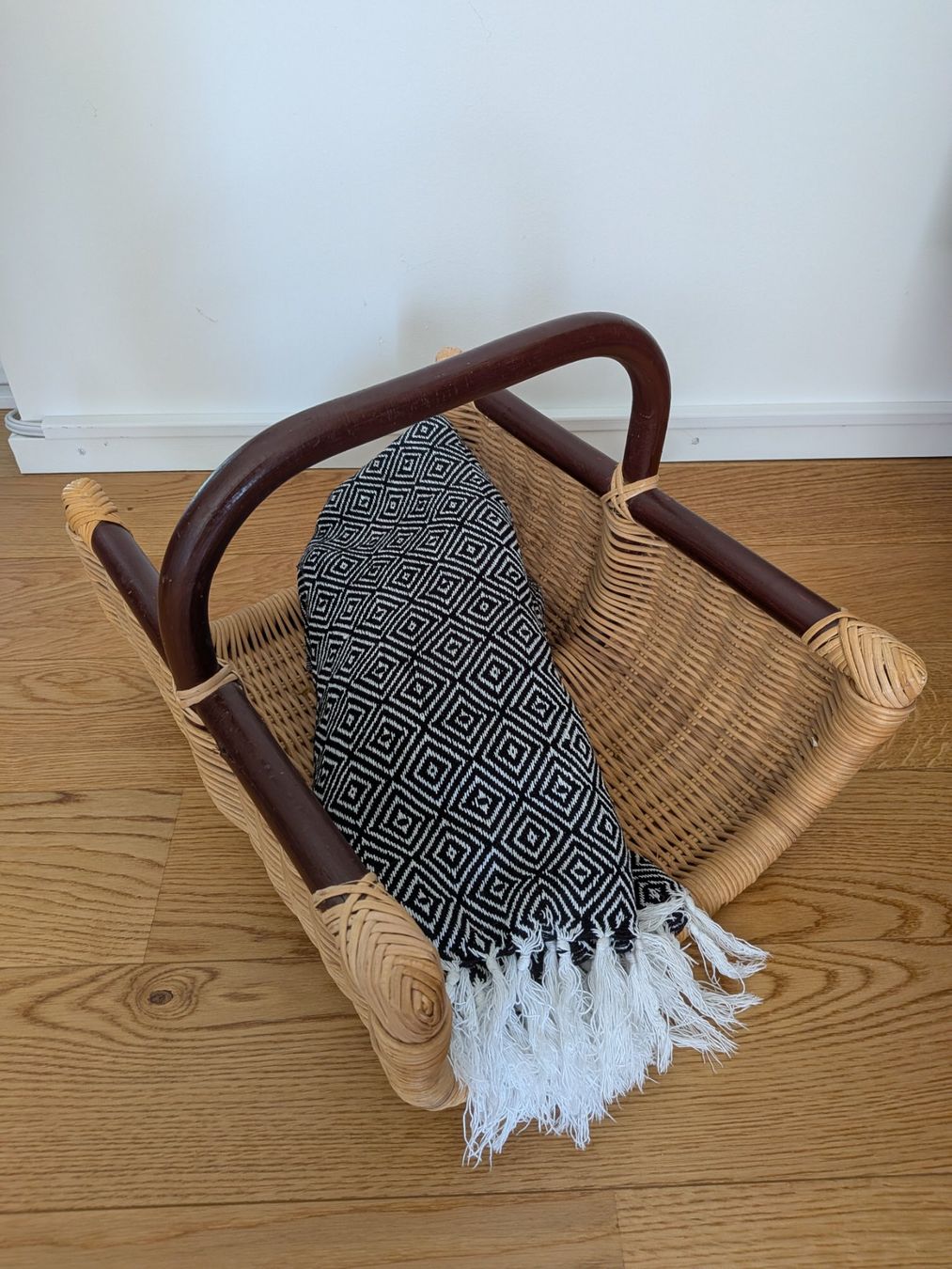 Altro per la casa: Vintage Rattan Korb / Zeitungsständer – Usato da Winterthur venduto da Prishy