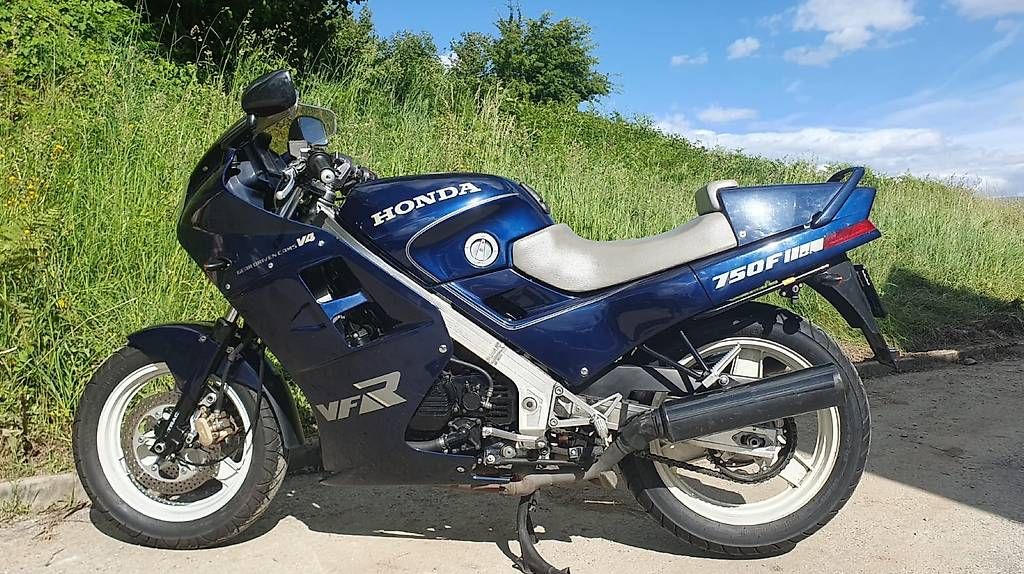 Strada: Honda VFR750 F, RC24 – Usato da Domat Ems venduto da Releib70 1