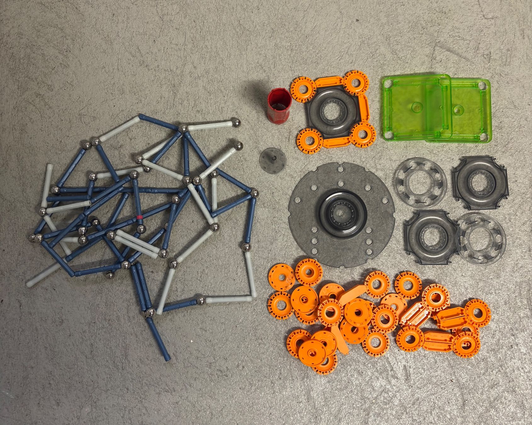 Giocattoli: Gemischtes Magnet- und Bauteile-Set – Usato da Sonterswil venduto da VD-Service