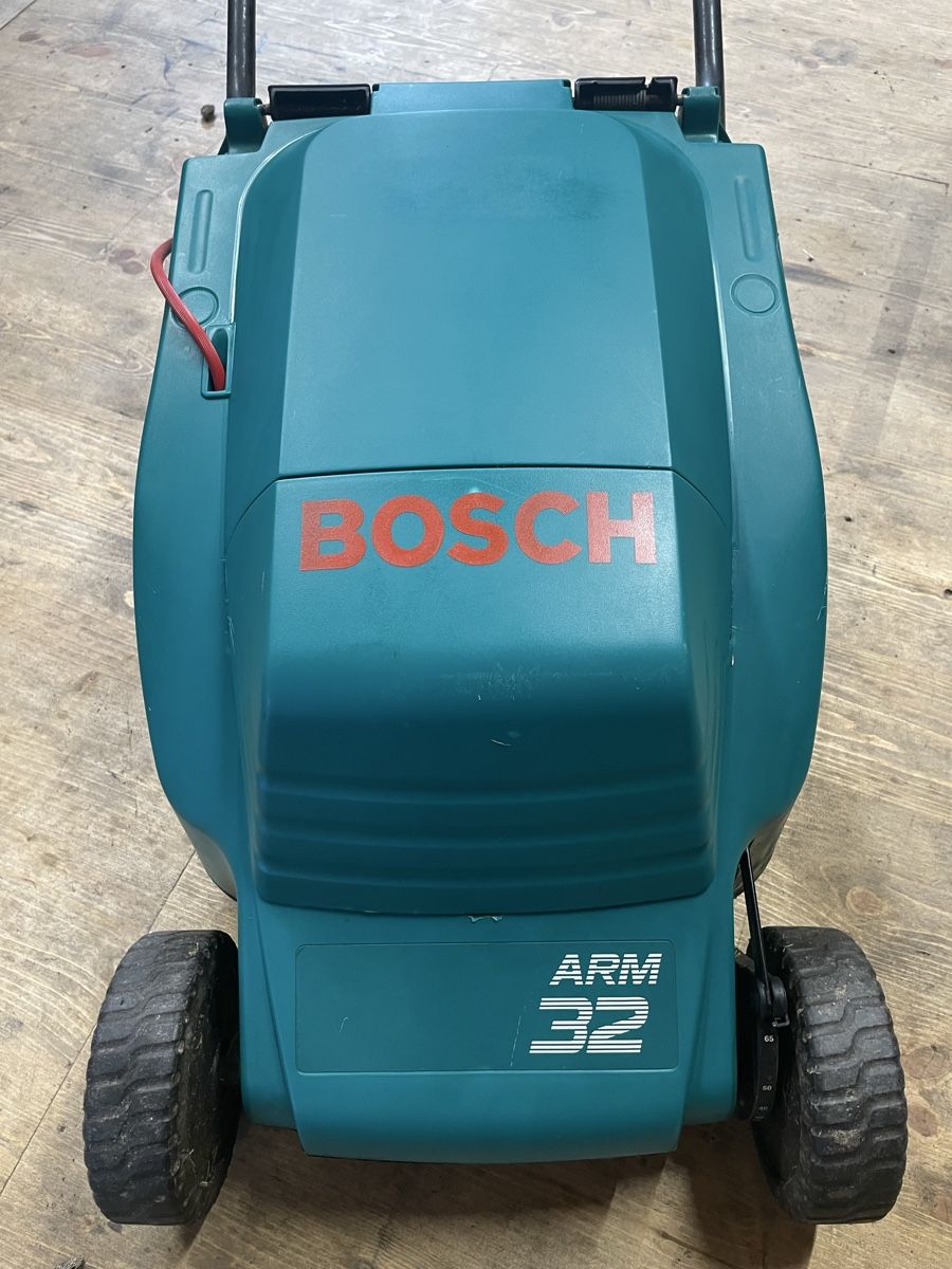 Bosch Tagliaerba: Rasenmäher BOSCH ARM 32 Elektro – Usato da Ennenda venduto da Geraetekeller01