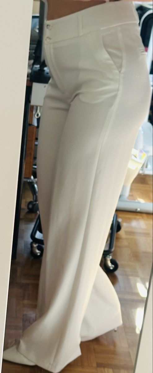 Pantaloni: Pantalon blanc élégant coupe évasée  – Usato da Les Avanchets venduto da liu_9h9t 1