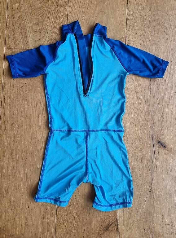 Costumi da bagno: Badeanzug mit UV Schutz für Kinder – Usato da Wiedlisbach venduto da anbo47 1