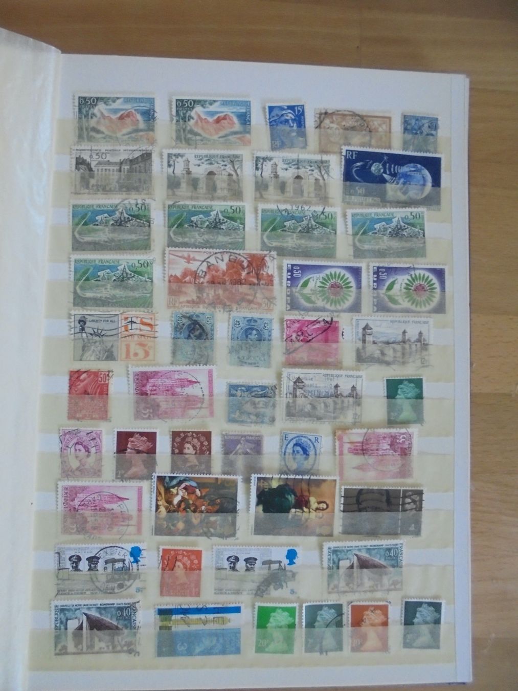 Album: Briefmarkenalbum mit Marken aus diversen Ländern. – Usato da Jona venduto da Glareola 5