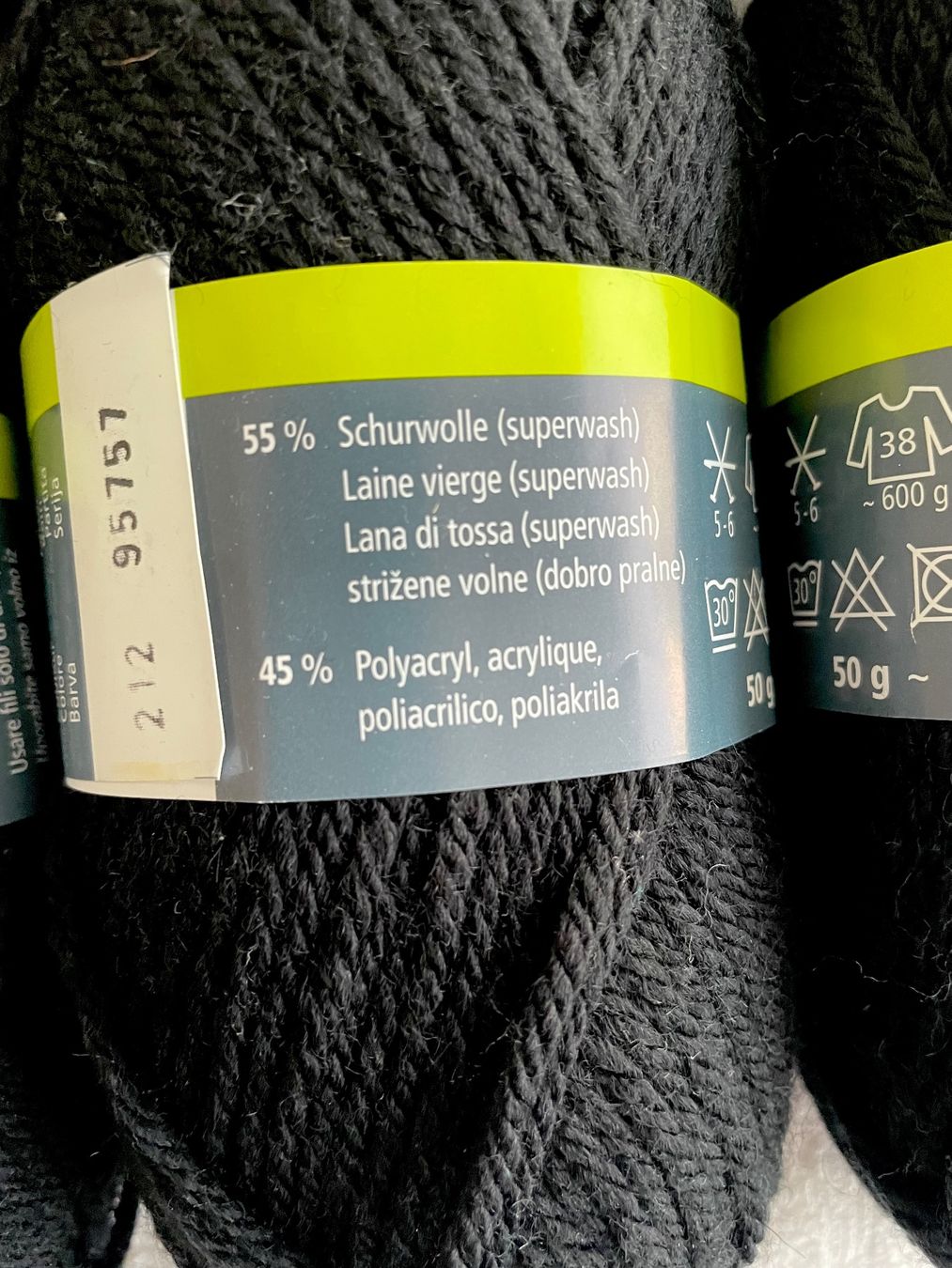 Wolle: Wolle – Neu und originalverpackt aus Kriens von Mayang 1