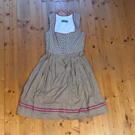 Dirndl inkl. Bluse und Schürze