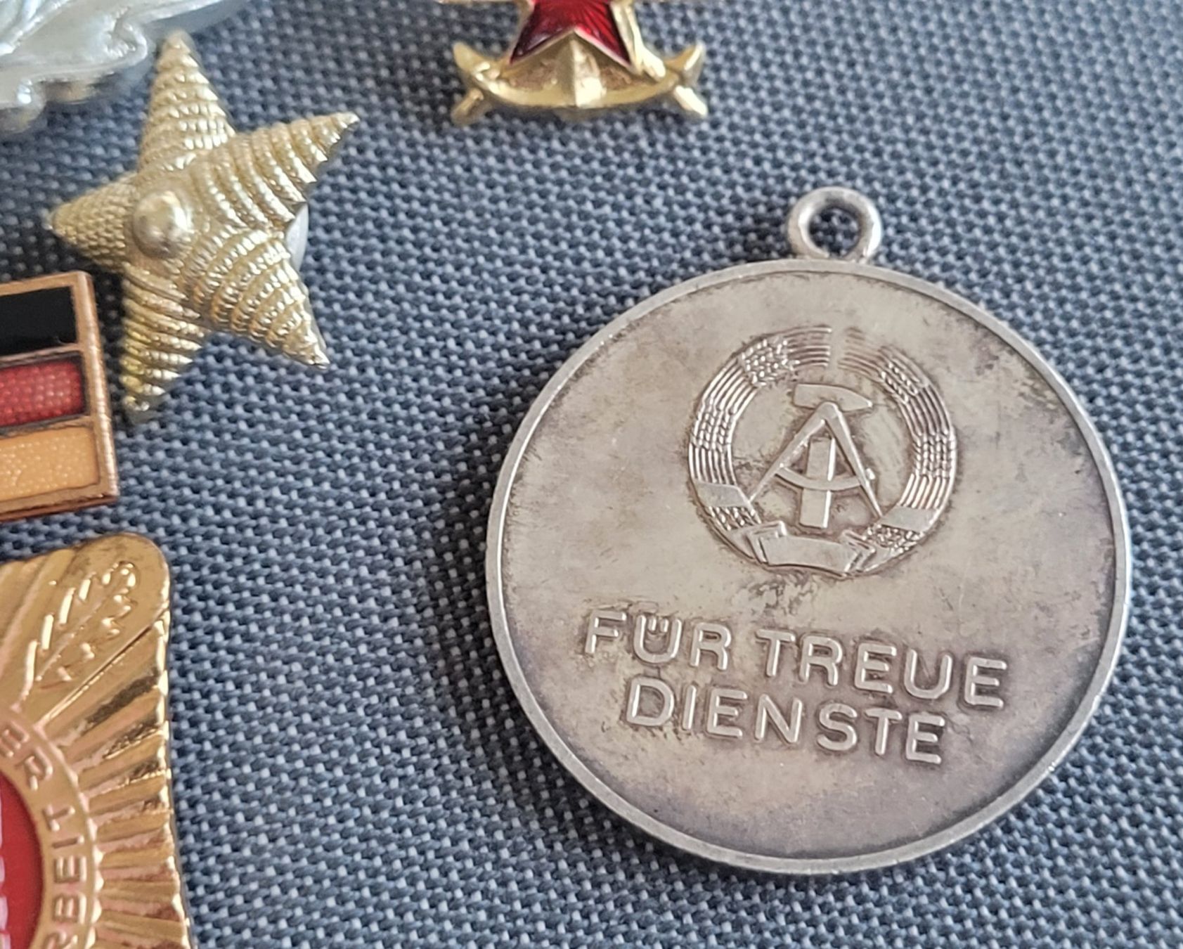 Medaillen: DDR Abzeichen Lot – Gebraucht aus Kriens von KTP 1