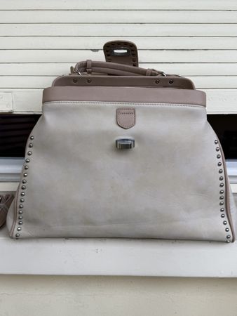 Handtasche in Beige-Rosatönen