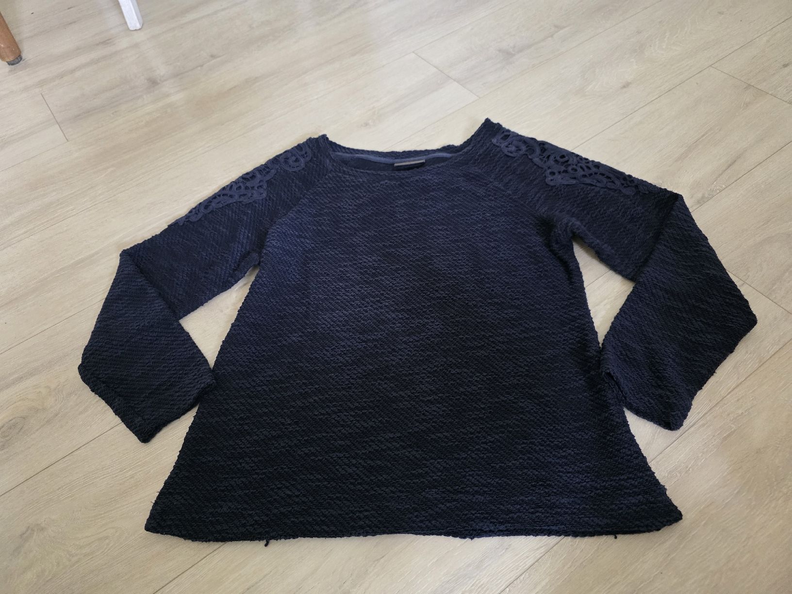 Maglioni & Felpe: Damen Pullover dunkelblau mit Spitzenbesatz gr M – Usato da Wigoltingen venduto da Zuckerfee84