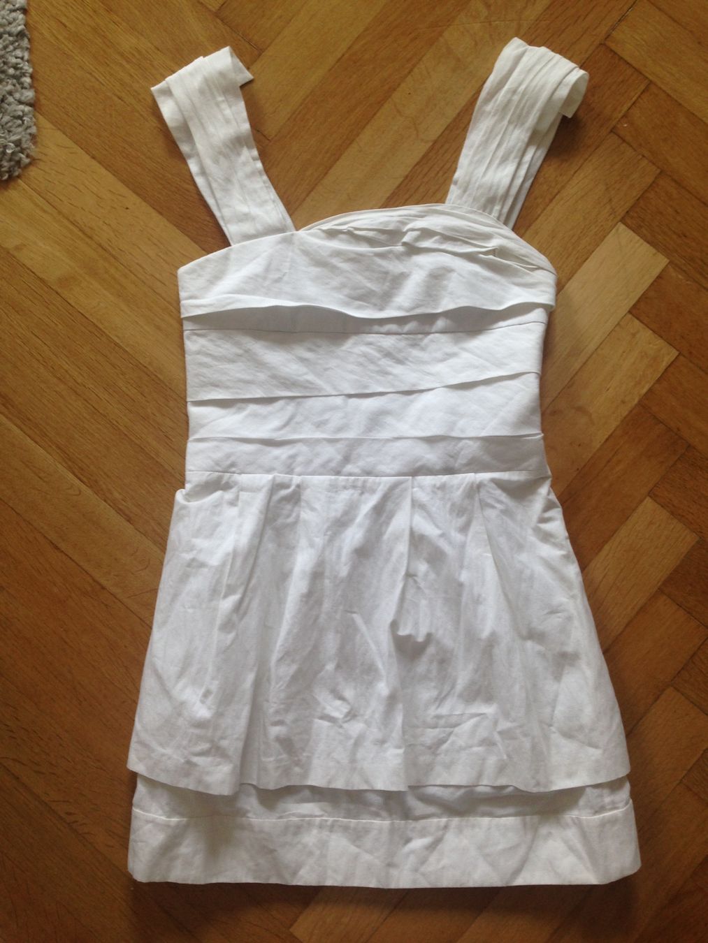 Vestiti: Robe d’été dos nu blanche Alice + Olivia – Nuovo (secondo la descrizione) da Lausanne venduto da Stephaniesdressing