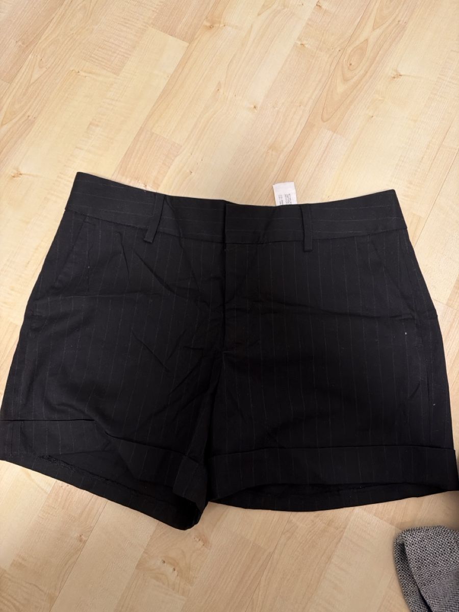 Zara Lotti di vestiti: Shorts Damen – Usato da Bassersdorf venduto da em_mik18 3