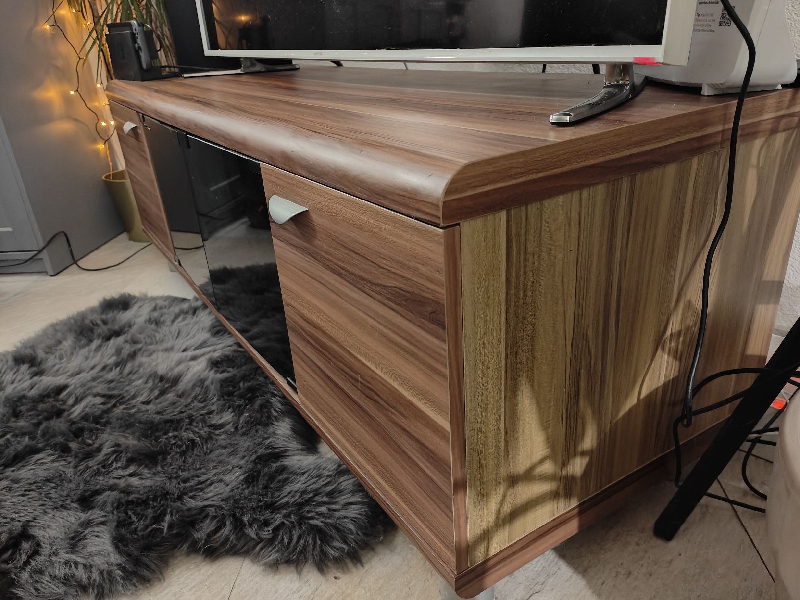 Meubles TV: Fernsehmöbel / Lowboard in Holzoptik – D'occasion à Niederbipp par she_f5l7 2