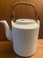 Teekanne aus Porzellan, weiss, mit Bambusgriff - Vintage (59