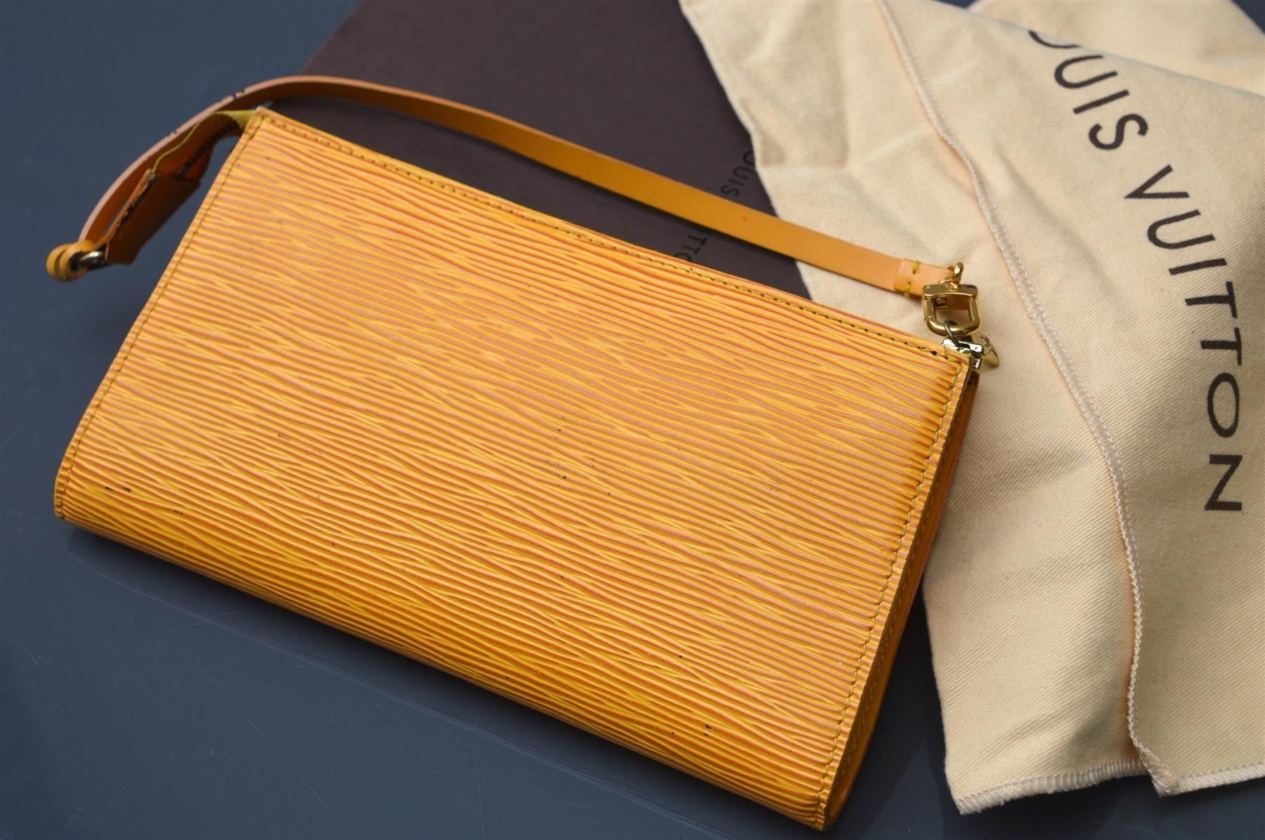 Louis Vuitton Borse da donna: Pochette Louis Vuitton Epi – Usato da Collonges venduto da Auganien 4