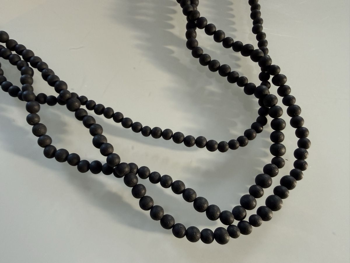 Ketten: Schwarze Bernsteinkette, 50 cm – Neu und originalverpackt aus Ebikon von elischka 2