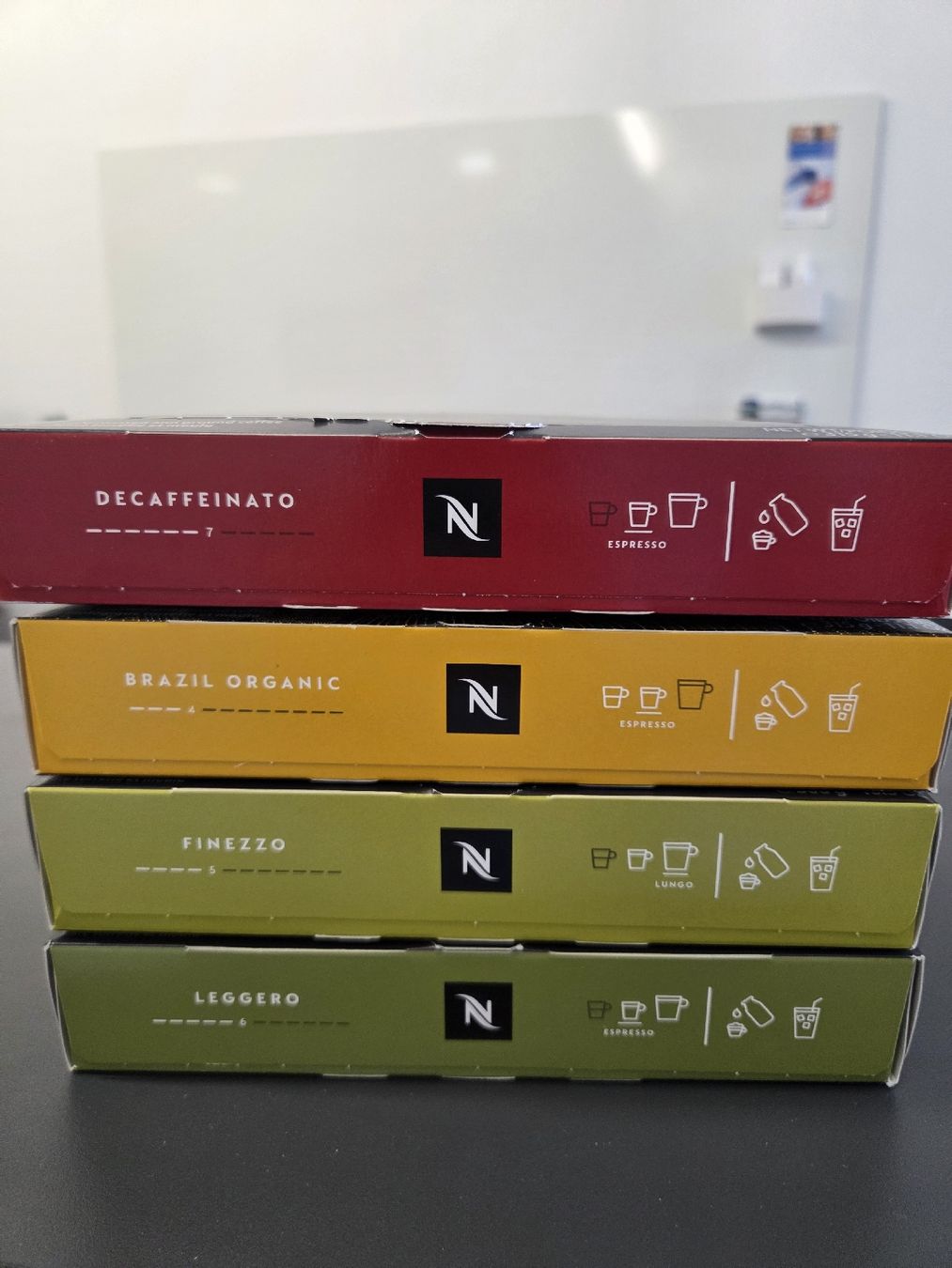 Nespresso Macchine per caffè & Macchine per espresso: 4x 50 Nespresso Caps – Nuovo e nell'imballaggio originale da Zug venduto da Bibibo