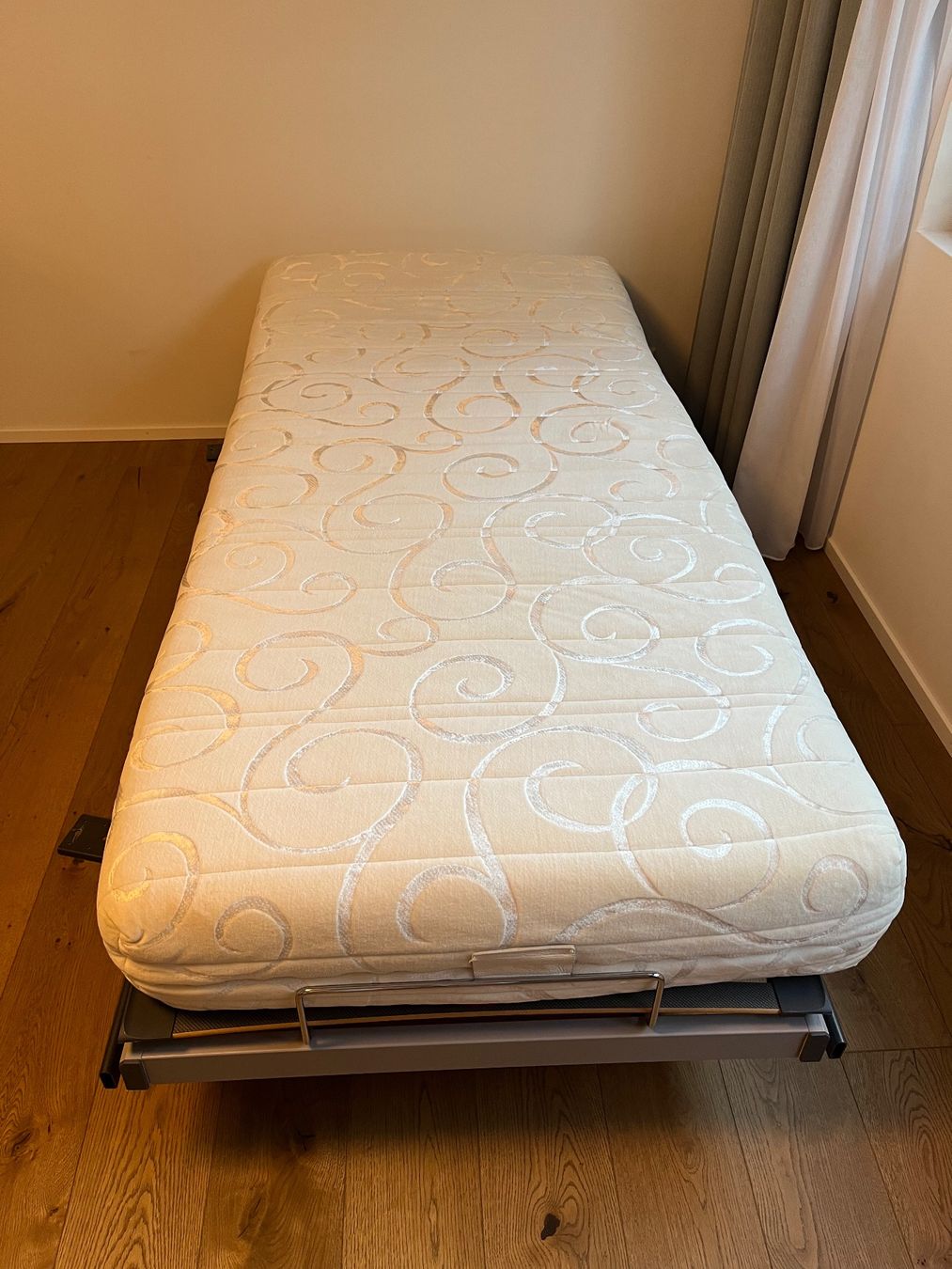 Lits: Doppelbett, 2x 90cm – D'occasion à Churwalden par urs_x7p2 7