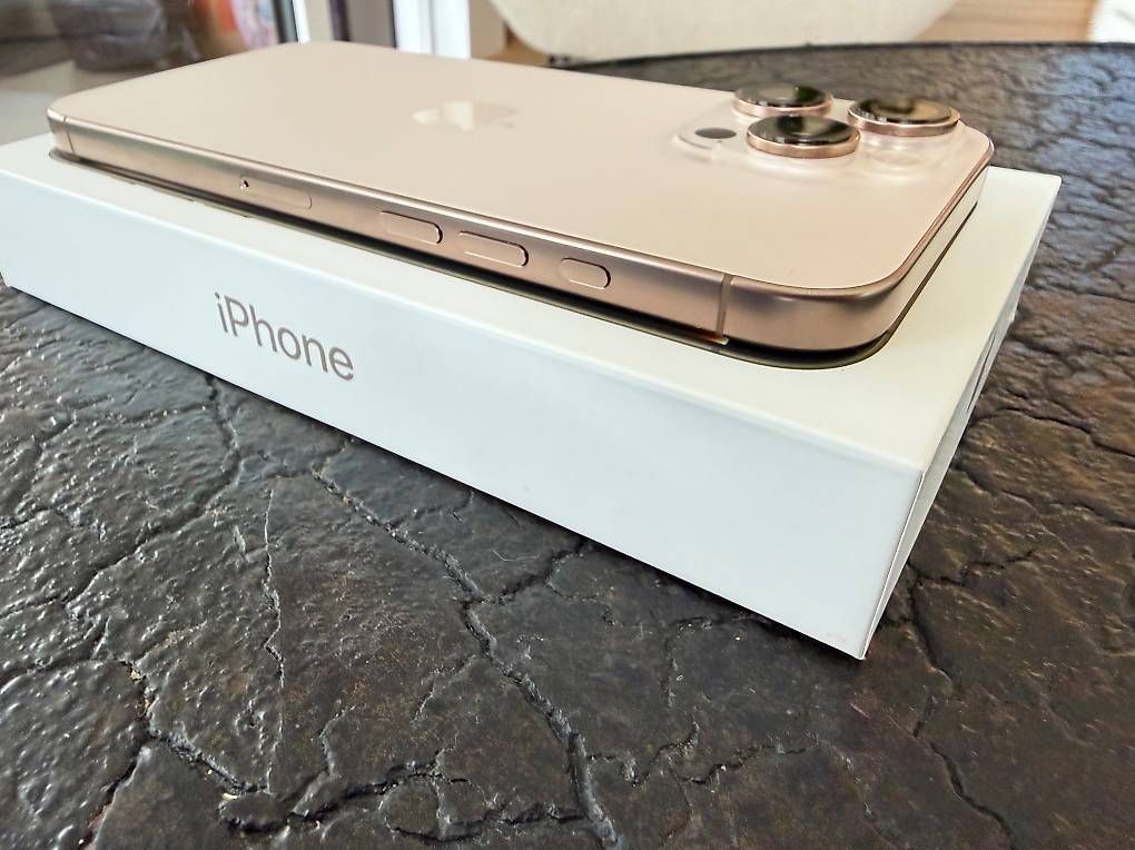 Apple Handys / Smartphones: iPhone 16 Pro Max 256 Go - À vendre – Gebraucht aus Chêne-Bougeries von Alaia04